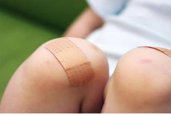 Qual a maneira correta para tratar de um machucado?